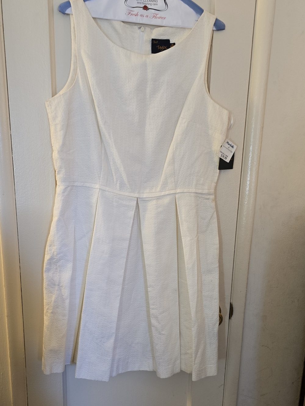 Just...Taylor Ivory Pleated Sleeveless Dress
